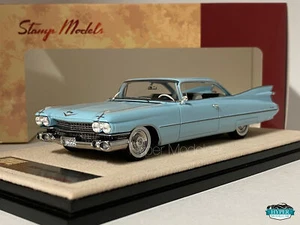 STAMP-MODELS 1/43 CADILLAC COUPÈ DE VILLE 1959 BRETON BLUE STM59602 - Foto 1 di 3