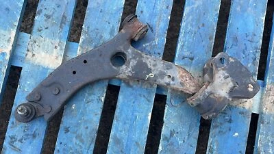 Volvo V40 D2 2014-2014 1560 LOWER ARM/WISHBONE (FRONT PASSENGER SIDE) - Image 1 of 4