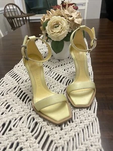 Alexander McQueen Ankle Strap Stiletto Heels Size 35.5 Pre Owned 🇮🇹  - Picture 1 of 14