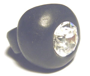 RARO* ANILLO DE COLECCIÓN MARIA SNYDER RESINA NEGRA CRISTAL DE DECLARACIÓN MODERNISTA TALLA 5 - Imagen 1 de 6