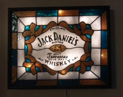 Letrero de bar inspirado en Jack Daniels vitral aspecto iluminado pintado a mano Foto 1 de 4