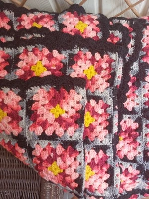 ¡De colección pesado 6 libras! LANA GRANDE Negro Rojo Afgano Multicolor Cubierta Cuadrada 80"×72" Foto 1 de 4