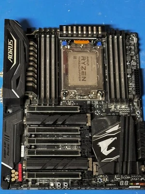Gigabyte X399 Aorus Gaming 7 sTR4 ATX Motherboard  AMD Ryzen Threadripper 1900X - Image 1 of 4
