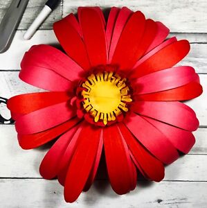 Sizzix Framelits Large Daisy flower 5-pc set #662396 MSRP $19.99  David Tutera