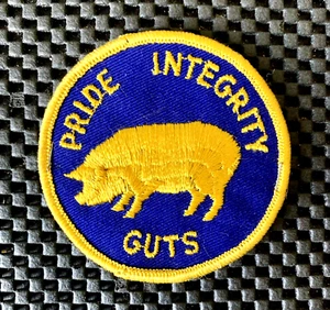 TRIPAS DE INTEGRIDAD PIG PRIDE COSIDAS BORDADAS EN SOLO PARCHE DE 3" NUEVO DE LOTE ANTIGUO - Imagen 1 de 2