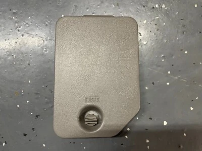 98-05 CHEVY S10 PICKUP BLAZER FUSE BOX ACCESS DOOR COVER LID GMC JIMMY BRAVADA - Image 1 of 3