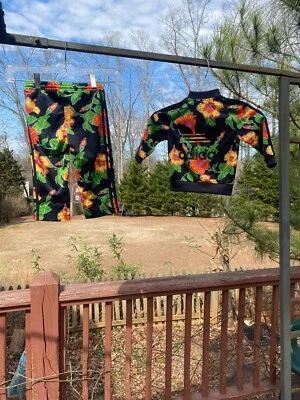 9-12 码阿迪达斯 Jeremy Scott 花卉 2 件套幼儿/儿童运动服 F50872 — 第 1/4 张图片