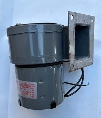 Soplador de poste sombreado Foto 1 de 4