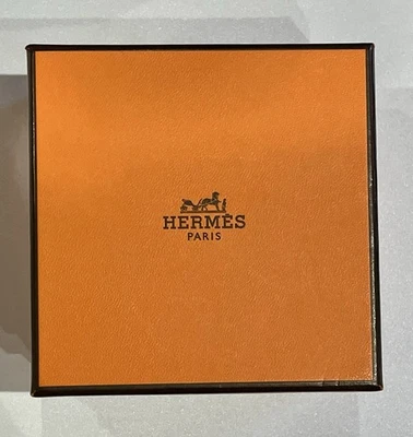 Caja de pulsera original Hermes 4,25 pulgadas x 4,25 pulgadas x 2,25 pulgadas  Foto 1 de 3