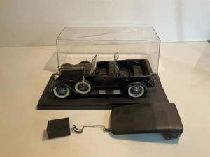 Oldtimer gebautes Plastikauto Modell Oldtimer Cabrio Roadster im Koffer - Bild 1 von 13