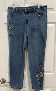 Chico’s So Slimming Girlfriend Ankle Size 1.5 (10) Embroidered Flowers Jean - Picture 1 of 4