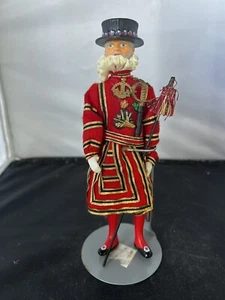 Peggy Nisbet Puppe Yeoman Warder im State Dress Tower of London Beefeater - Bild 1 von 4