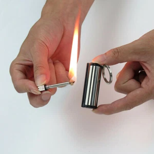 2x Wasserdicht Permanent Streichholz Feuerzeug Outdoor Survival Camping Schlüsselanhänger Keychain - Bild 1 von 11
