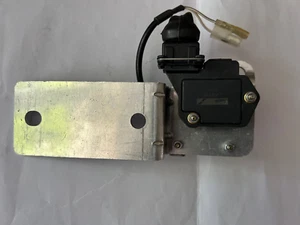 R ROVER DISCO ERR5210 REMOTE UNDER COIL IGNITION MODULE + BRACKET - Picture 1 of 2