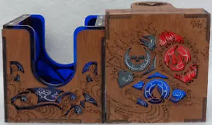 MTG Commander Deck Box GRIXIS ROSSO/NERO/BLU Magic the Gathering - Foto 1 di 7