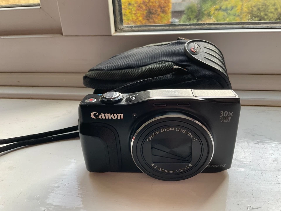 Canon PowerShot SX700 HS 16.1MP Digital Camera 16.1 mp 30x  zoom - Lowe pro bag - Image 1 of 4