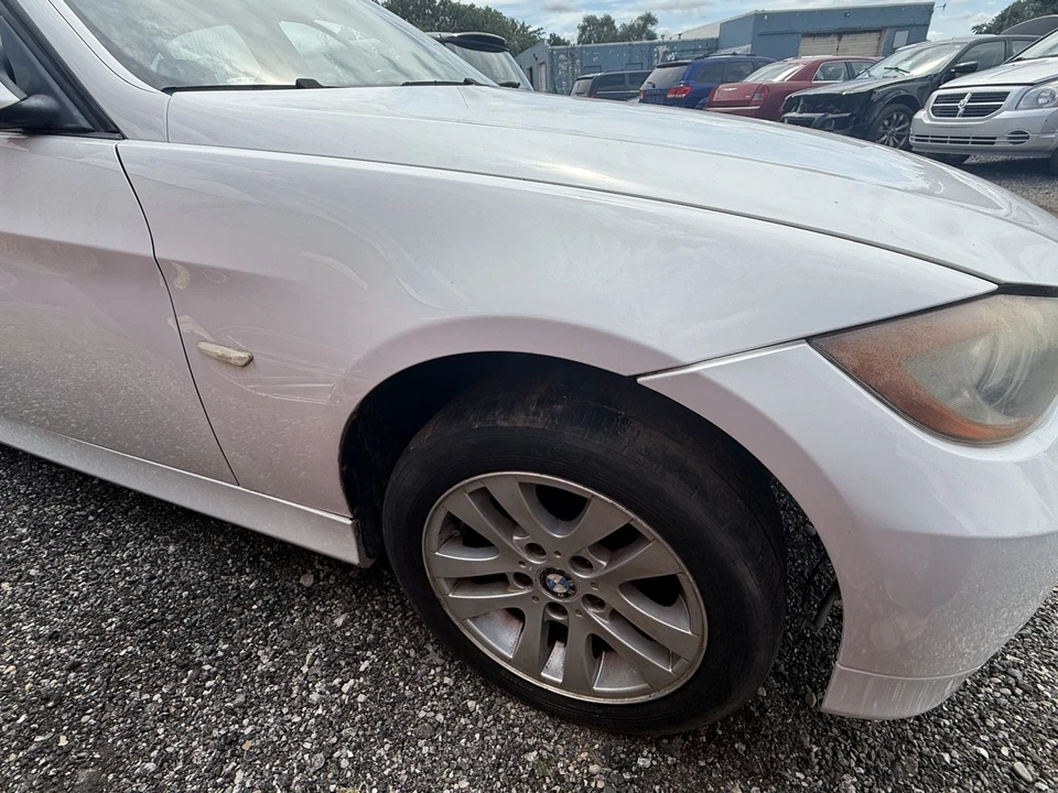 BMW 325I 2006 guardabarros derecho pasajero Foto 1 de 1