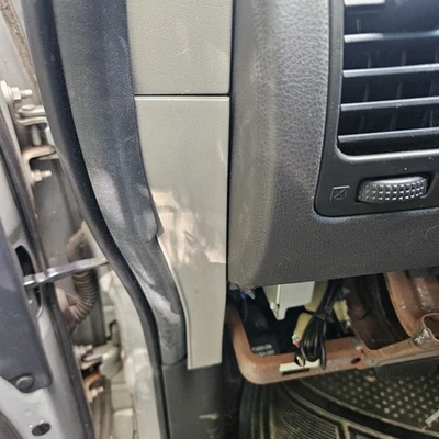 Tapicería del tablero del lado del conductor Nissan Pathfinder 2005-2007 Foto 1 de 3