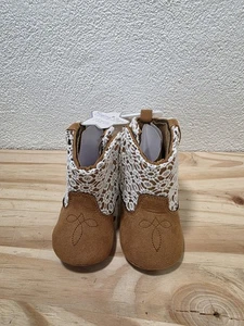  Stivali da cowgirl neonato Rising Star taglia 6-9 mesi marroni con pizzo panna   - Foto 1 di 15