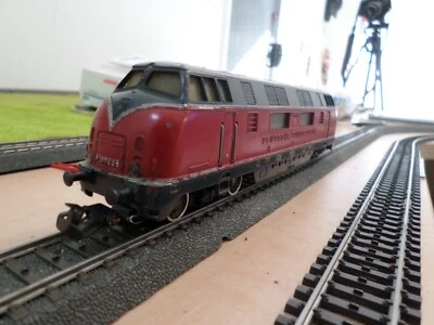 Marklin 3021 HO DB V200 Diesel Locomotive 3 Rail Analogue (b) C5 - Image 1 of 4