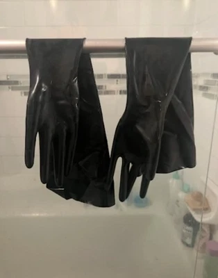 Luvas femininas de látex comprimento cotovelo Preloved - usadas em muitas ocasiões quentes e suadas G - Imagem 1 de 2