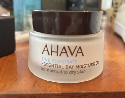 Crema hidratante de día esencial Ahava Time To Hydrate para piel normal a seca 1,7 oz Foto 1 de 4