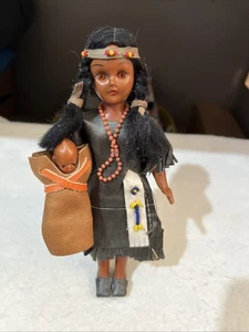 Vintage Indianerin Mädchen Puppe mit Baby/Augen öffnen und schließen/Lederkleid/ - Bild 1 von 8
