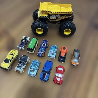 Set di 12 auto pressofuse Hot Wheels - Immagine 1 di 4