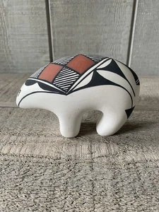 Acoma Pueblo Keramik Bär signiert MJB 5” X 3” - Bild 1 von 6