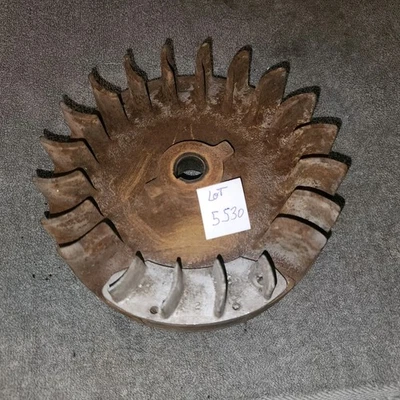 De colección Briggs & Stratton 5 HP Motor Piezas Accesorios Volante Hierro Fundido Foto 1 de 4