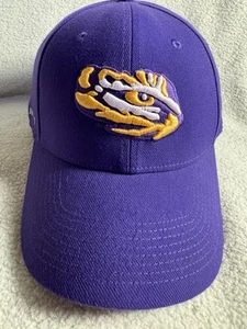 Gorra LSU Tigers Nike True Dri Fit Púrpura Ojo Ajustado Fútbol Regalo Único Raro - Imagen 1 de 13