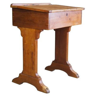 Escritorio escolar primitivo antiguo americano temprano casa de campo inclinada superior Foto 1 de 4