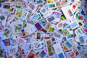 FRANCE COMMEMORATIVES I. Stamps on single paper mixture/kiloware 3 oz.(84 grams) - Picture 1 of 1