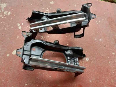 87-88 TOYOTA CRESSIDA OEM JUEGO DE SOPORTES DE FAROS CON MOLDURA CROMADA MX73 Foto 1 de 4