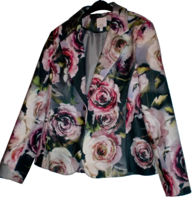 Perfekt für die kühlere Jahreszeit: Kostüm in 38, große Blütenmotive all over - Bild 1 von 4