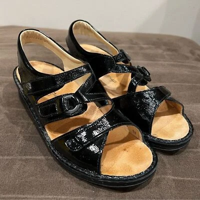 Finn Comfort 女式黑色漆皮凉鞋可调节楔形美国 8 码 — 第 1/4 张图片
