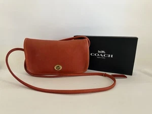 Bandolera Coach Dink Vintage Años 70 - Estilo 942 | Hecha en EE. UU. | Guante Cuero Rojo - Imagen 1 de 12