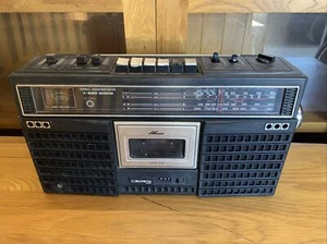 Rara radio boombox vintage Crown CSC-615L 4 bande e tape deck ricambi o riparazioni - Foto 1 di 8