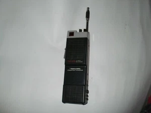 Vtg Realistic TRC-210 5 Watt 40 Channel Citizens Band Transceiver & Case Parts - Zdjęcie 1 z 8
