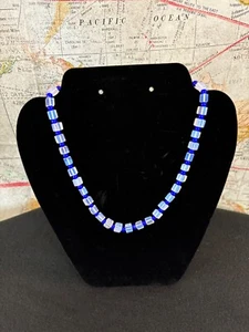 Transluzente und blaue Glasperlenkette - Bild 1 von 9