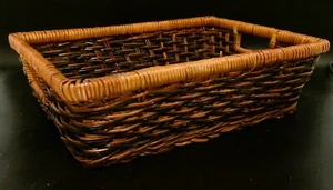 Rechteckiger geflochtener Korb mit Griffen - Bild 1 von 1