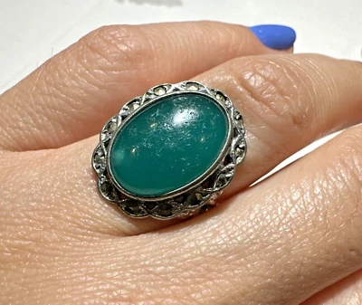 Vintage Ovale Verde Onice Cabochon Color Argento Marcasite Sz 5 Solitario Anello - Immagine 1 di 4