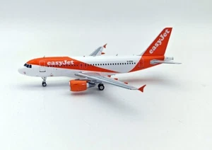 Blue Box 1:200 Airbus A319-111 Easyjet G-EZAI (with stand)