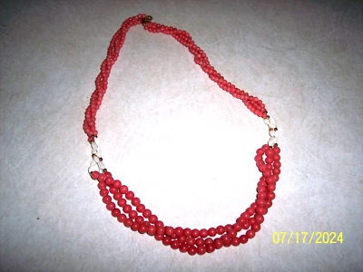 Collar Torsade Vintage Madreperla y Cuentas de Coral 3 Hilos Retorcido 25" Foto 1 de 4