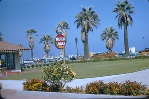 Red Border 1950s Motor Lodge Motel Santa Barbara CA Kodachrome Slide - Picture 1 of 1