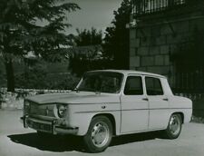 Photo de presse ancienne automobile voiture Renault R8 usine Billancourt