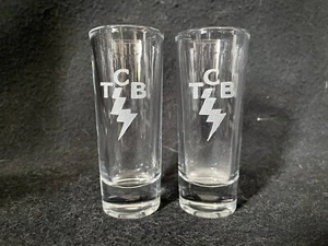 TCB Shooter handgeätzt (mit einem Dremel) 2 Oz. Shooter Schnapsgläser! - Bild 1 von 8