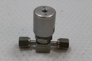 6651   Nupro 6LV-DAFR4-ZB-C Diaphragm Valve - Picture 1 of 2