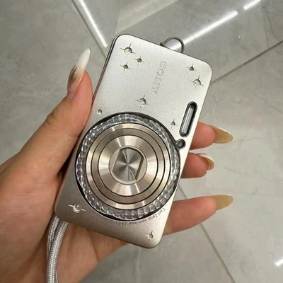 Sony Cyber Shot DSC-W570D 16.1MP 5x Digital Camera English Language Silver - Image 1 of 4