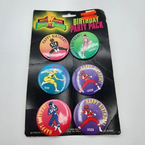 Mighty Morphin Power Rangers 1994 Confezione Festa Compleanno 6 Spille Bottoni 2,25 Pollici - Foto 1 di 6
